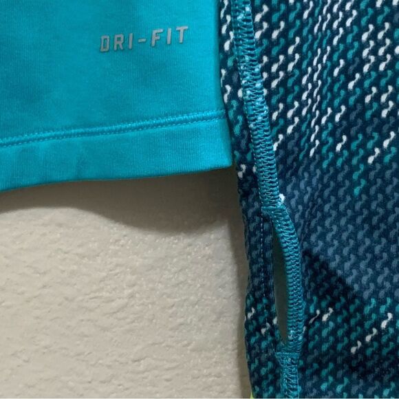 NIKE PRO Dri- Fit Half Zip Women’s Medium Aqua Green Thumb Hole Polyester. - Picture 6 of 16